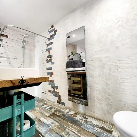 Le Vauban - T2 Vieil Appartement Antibes